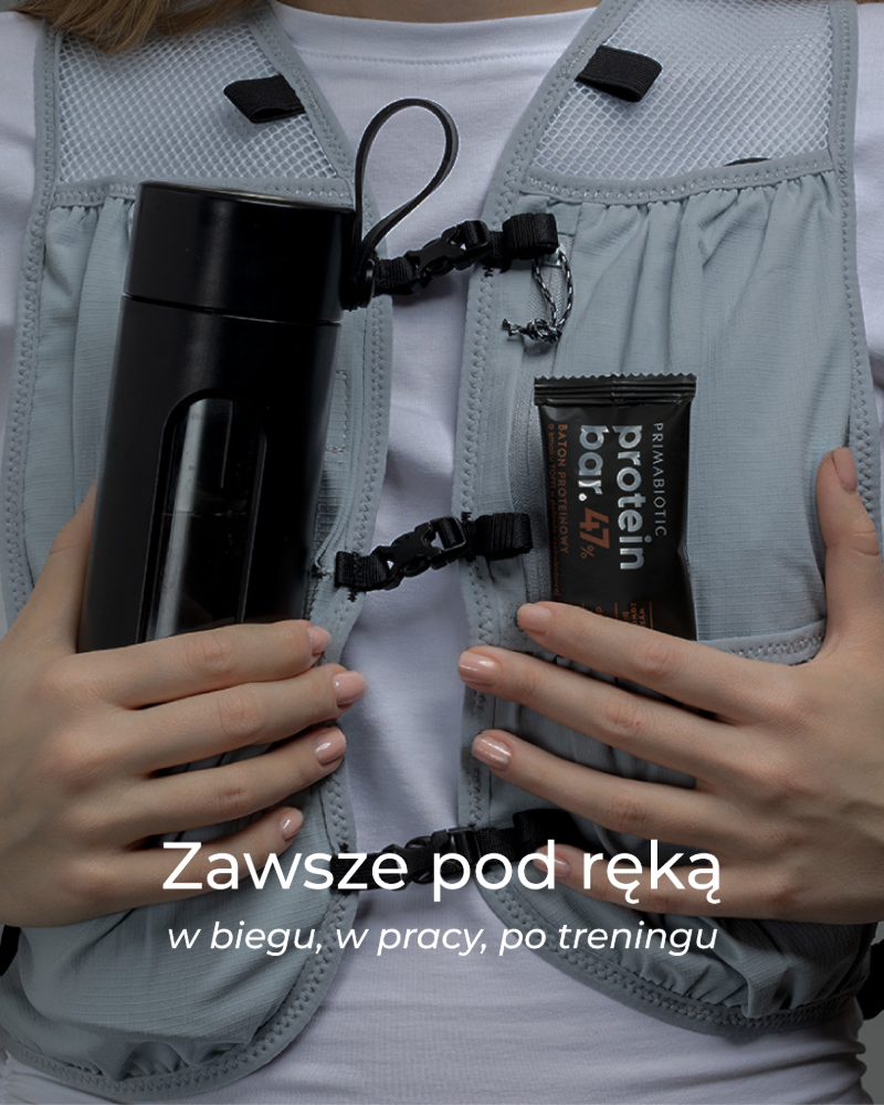 Baton proteinowy Primabiotic 47% i bidon zawsze pod ręką w trakcie treningu i aktywnego dnia