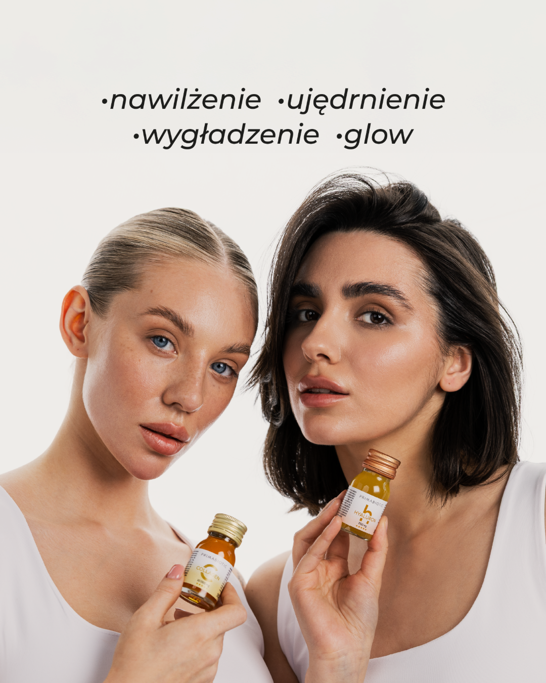 Dwie kobiety o gładkich i promiennych cerach trzymają kolagen z kwasem hialuronowym Primabiotic. 
