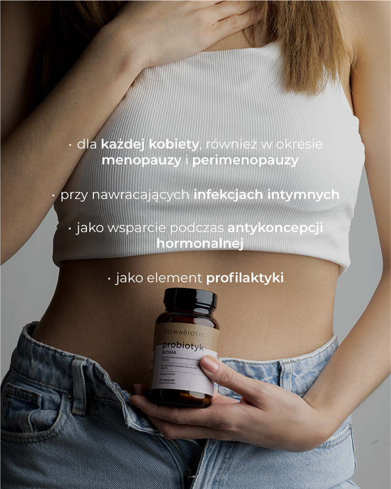 Kobieta trzyma w ręku Probiotyk Intima dla kobiet na wsparcie podczas antykoncepcji hormonalnej, infekcji intymnych oraz w okresie menopauzy i perimenopauzy