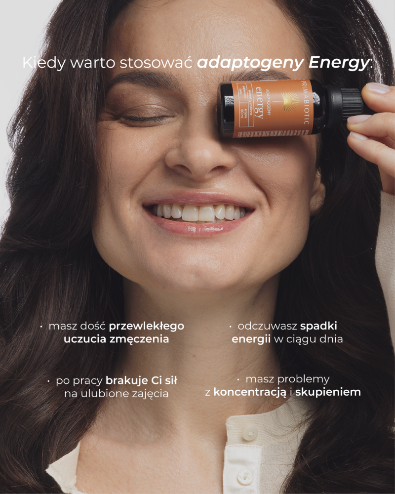 Uśmiechnięta kobieta z opakowaniem adaptogenów Energy – grafika przedstawia wskazania do stosowania