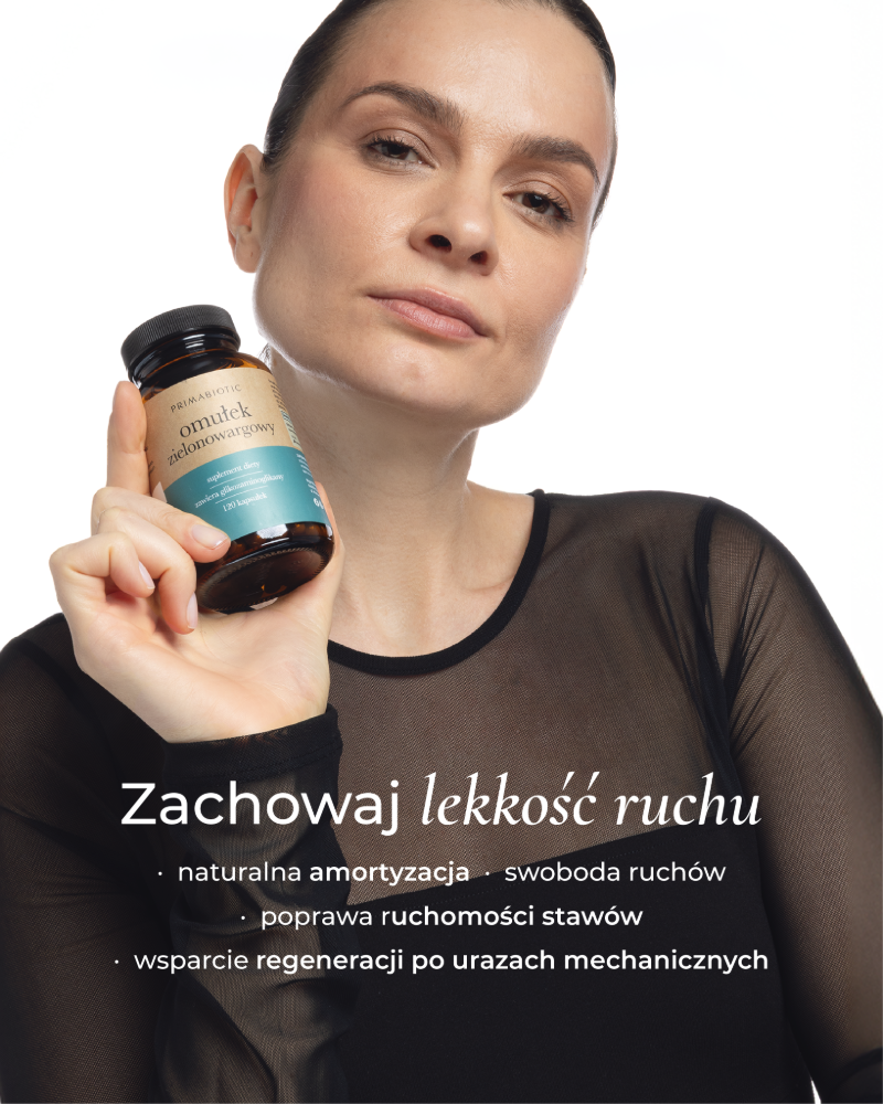 Kobieta trzyma w dłoni opakowanie omułka zielonowargowego Primabiotic. Napis: zachowaj lekkość ruchu.