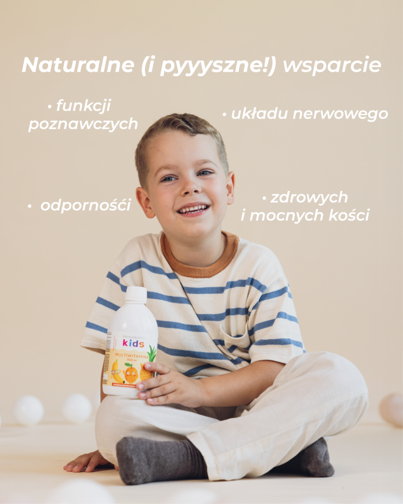 chlopiec-trzyma-multiwitamine