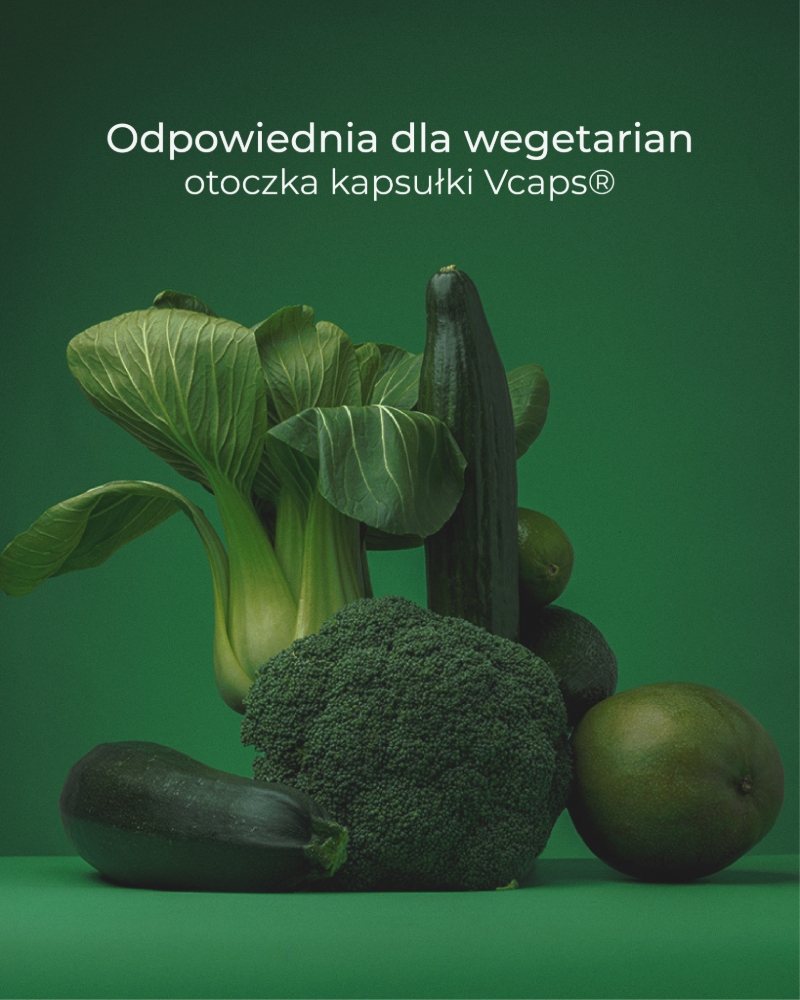 Multiwitamina Primabiotic -zielone warzywa na zielonym, jednolitym tle. Napis: Odpowiednia dla wegetarian, otoczka kapsułki Vcaps.