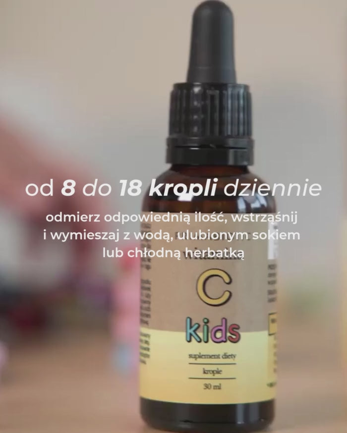 dziecko-bierze-witamine