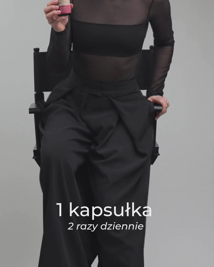 Modelka połyka tabletkę na włosy, skórę i paznokcie