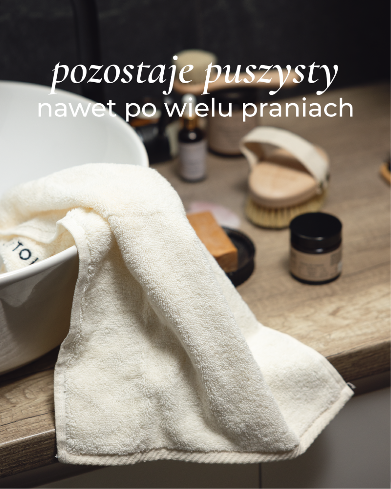 recznik-obok-kosetykow