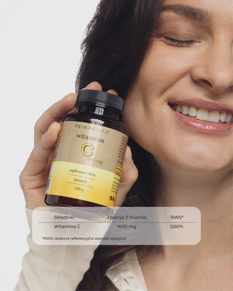 modelka-z-opakowaniem-witaminy-c