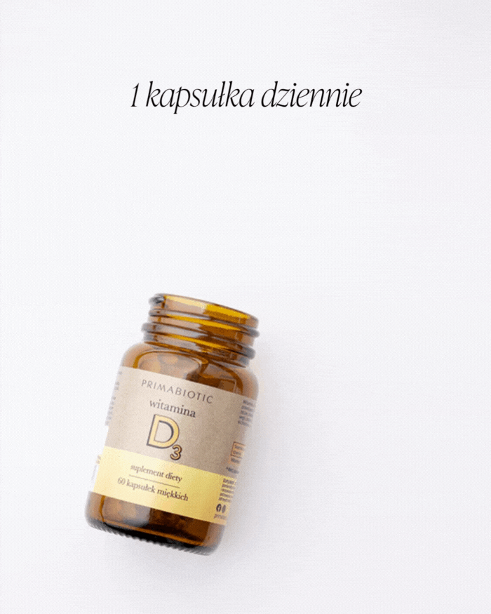 Witamina D3 Primabiotic w kapsułkach miękkich z otwartym opakowaniem i kapsułkami nad butelką